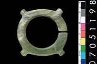 藏品(帶四突起玦形耳飾)的圖片