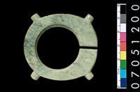 藏品(帶四突起玦形耳飾)的圖片