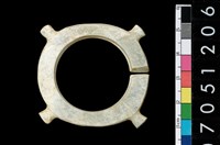 藏品(帶四突起玦形耳飾)的圖片