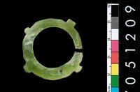 藏品(帶四突起玦形耳飾)的圖片