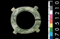 藏品(帶四突起玦形耳飾)的圖片