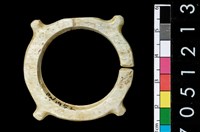 藏品(帶四突起玦形耳飾)的圖片