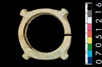 藏品(帶四突起玦形耳飾)的圖片