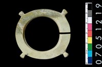 藏品(帶四突起玦形耳飾)的圖片