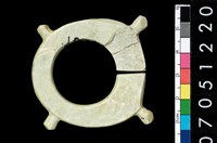藏品(帶四突起玦形耳飾)的圖片
