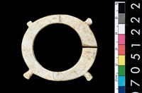 藏品(帶四突起玦形耳飾)的圖片