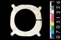 藏品(帶四突起玦形耳飾)的圖片