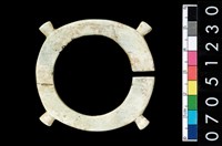 藏品(帶四突起玦形耳飾)的圖片