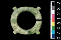 藏品(帶四突起玦形耳飾)的圖片