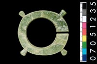 藏品(帶四突起玦形耳飾)的圖片