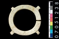 藏品(帶四突起玦形耳飾)的圖片