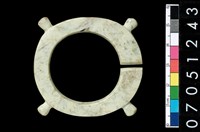 藏品(帶四突起玦形耳飾)的圖片