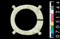 藏品(帶四突起玦形耳飾)的圖片