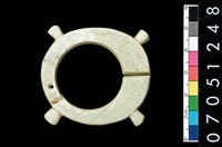 藏品(帶四突起玦形耳飾)的圖片