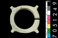 藏品(帶四突起玦形耳飾)的圖片