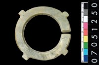 藏品(帶四突起玦形耳飾)的圖片