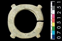 藏品(帶四突起玦形耳飾)的圖片