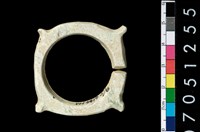 藏品(帶四突起玦形耳飾)的圖片