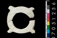 藏品(帶四突起玦形耳飾)的圖片