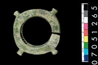 藏品(帶四突起玦形耳飾)的圖片