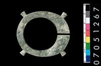 藏品(帶四突起玦形耳飾)的圖片