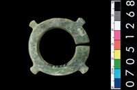 藏品(帶四突起玦形耳飾)的圖片