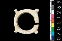 藏品(帶四突起玦形耳飾)的圖片