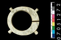 藏品(帶四突起玦形耳飾)的圖片