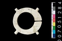 藏品(帶四突起玦形耳飾)的圖片