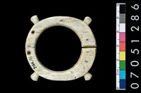 藏品(帶四突起玦形耳飾)的圖片