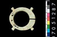 藏品(帶四突起玦形耳飾)的圖片