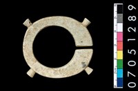 藏品(帶四突起玦形耳飾)的圖片