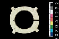 藏品(帶四突起玦形耳飾)的圖片