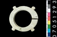 藏品(帶四突起玦形耳飾)的圖片