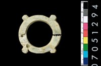 藏品(帶四突起玦形耳飾)的圖片