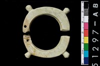 藏品(帶四突起玦形耳飾)的圖片