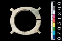 藏品(帶四突起玦形耳飾)的圖片