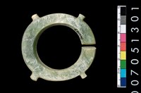 藏品(帶四突起玦形耳飾)的圖片