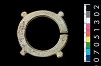 藏品(帶四突起玦形耳飾)的圖片