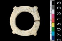 藏品(帶四突起玦形耳飾)的圖片