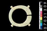 藏品(帶四突起玦形耳飾)的圖片