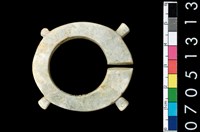 藏品(帶四突起玦形耳飾)的圖片