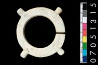 藏品(帶四突起玦形耳飾)的圖片