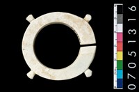 藏品(帶四突起玦形耳飾)的圖片