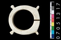 藏品(帶四突起玦形耳飾)的圖片