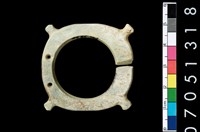 藏品(帶四突起玦形耳飾)的圖片