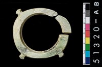 藏品(帶四突起玦形耳飾)的圖片