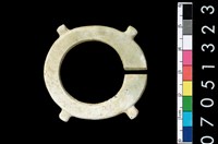 藏品(帶四突起玦形耳飾)的圖片