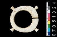 藏品(帶四突起玦形耳飾)的圖片