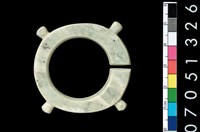 藏品(帶四突起玦形耳飾)的圖片